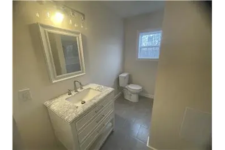 $1350 : Rental property with 3 bedro image 9