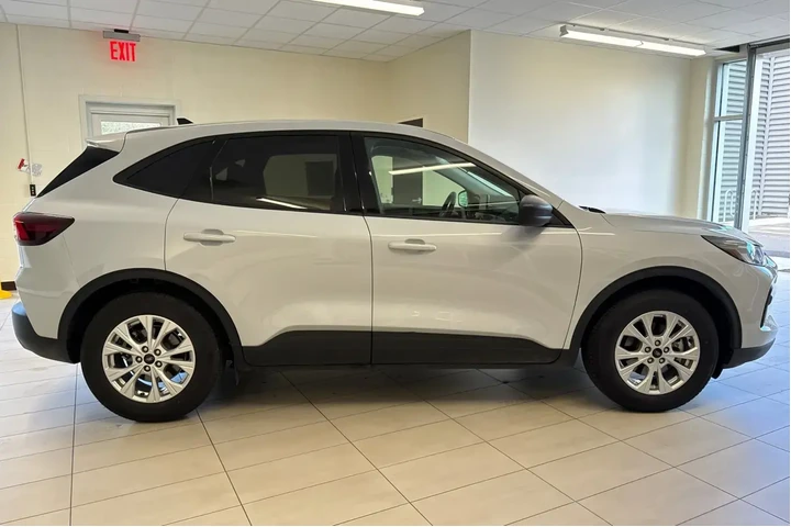 $22717 : Ford Escape 2025 Active 4dr image 3