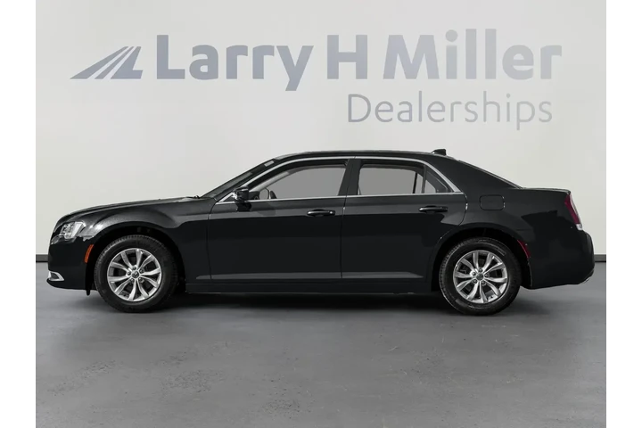 Chrysler 300 2016 Limited 4d image 3