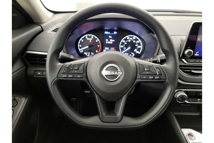 $24998 : Nissan Altima 2025 2.5 S 4dr image 10