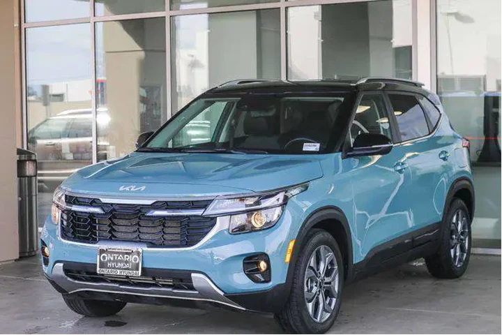 $19894 : Kia Seltos 2024 S 4dr SUV image 4