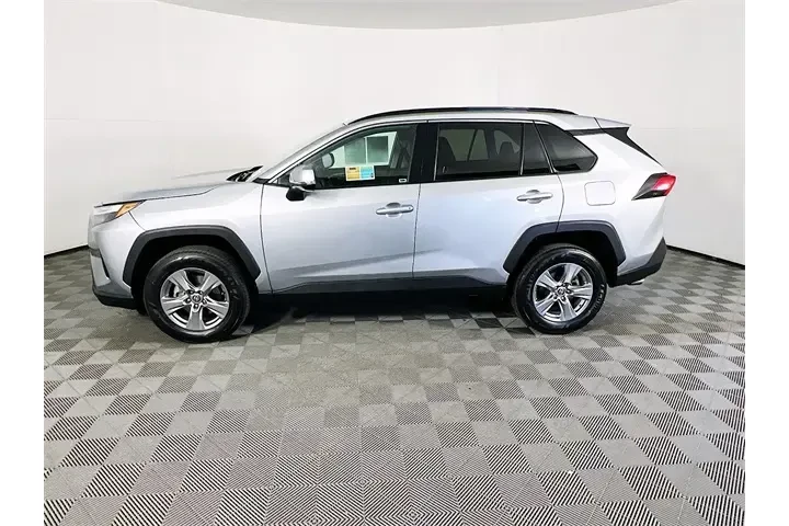 $25800 : Toyota RAV4 2024 XLE 4dr SUV image 4
