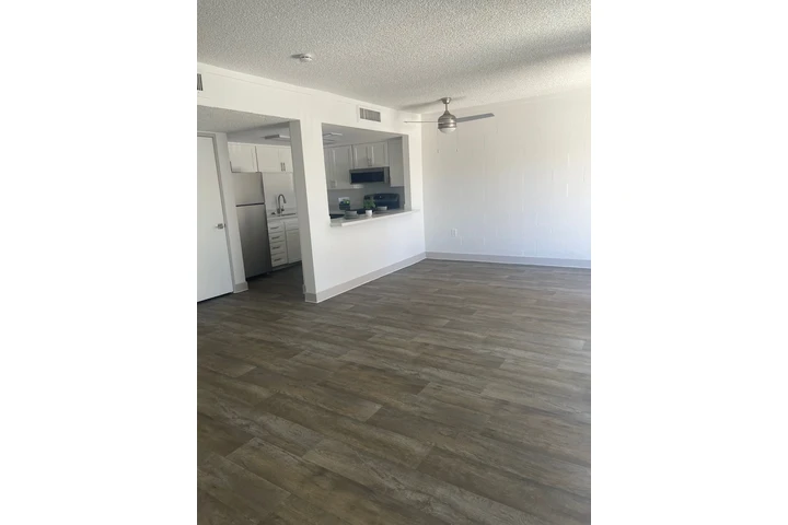 $1150 : The Glenn Apartments image 4