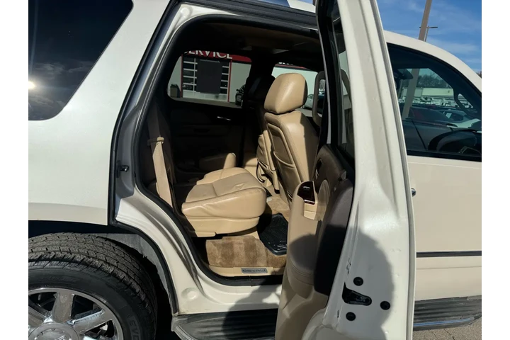 $4980 : 2011 GMC Yukon AWD 4dr 1500 D image 9