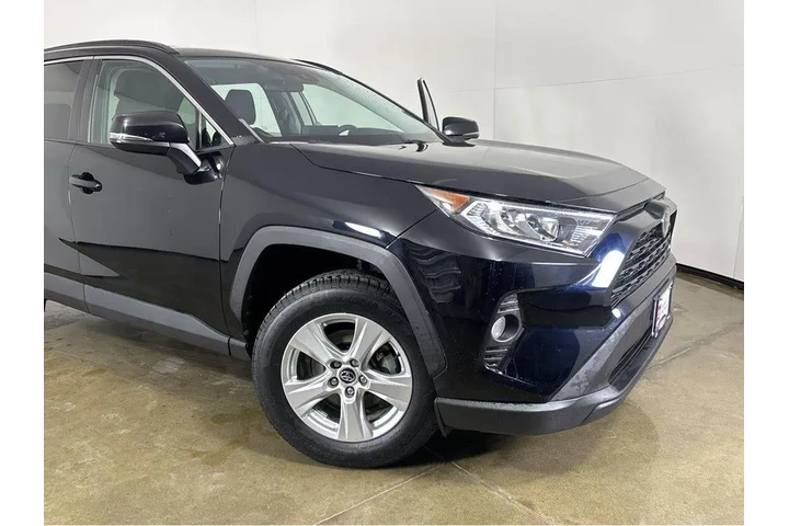 $23597 : Silver Certified2020 RAV4 XLE image 7