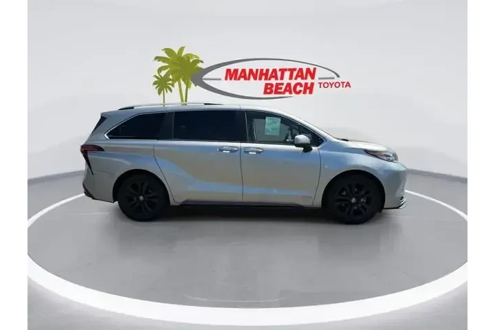 $39842 : Toyota Sienna 2021 Platinum image 9
