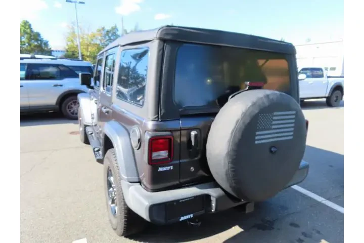 $26350 : Jeep Wrangler Unlimited 2021 image 9