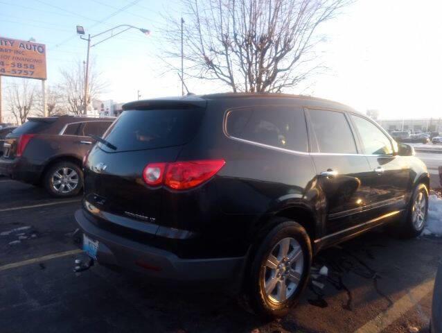 2010 Traverse LT image 3