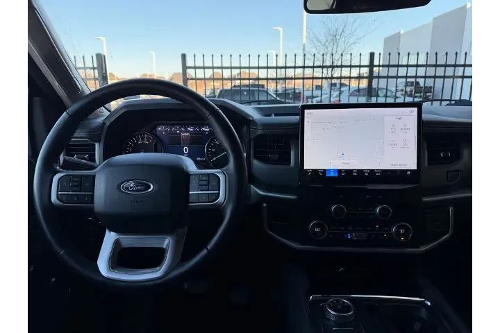 $39750 : Ford Expedition 2024 4x4 XLT image 6