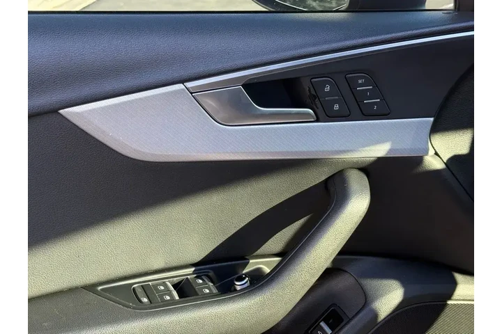 $16223 : Audi A4 2017 AWD 2.0T quattr image 9