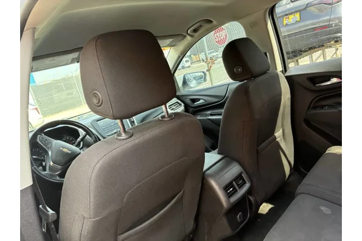 2018 Equinox LT image 10