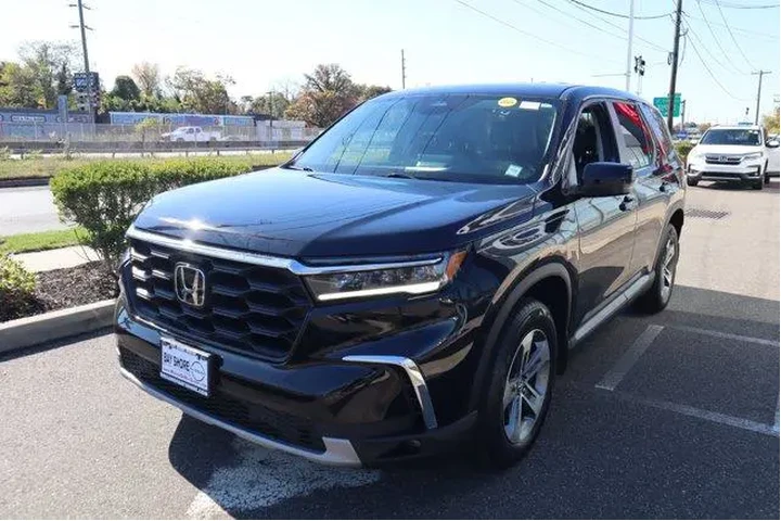 $35841 : Honda Pilot 2024 AWD EX-L 4d image 8