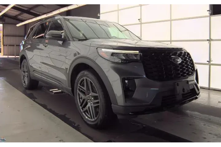 $38495 : Ford Explorer 2025 AWD ST-Li image 2