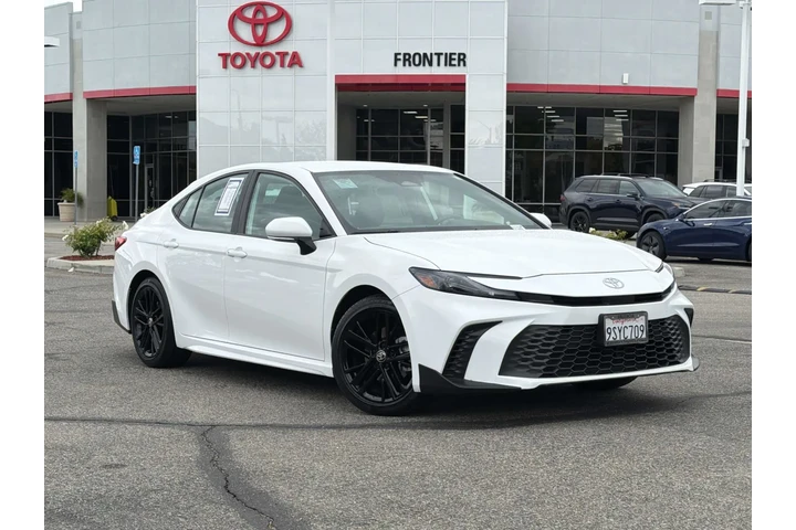 $32980 : Toyota Camry 2025 SE 4dr Sed image 1