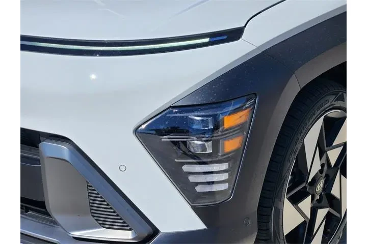 $25807 : Hyundai KONA 2024 Limited 4d image 9