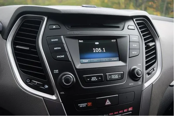 $8500 : Hyundai SANTA FE Sport 2015 image 9