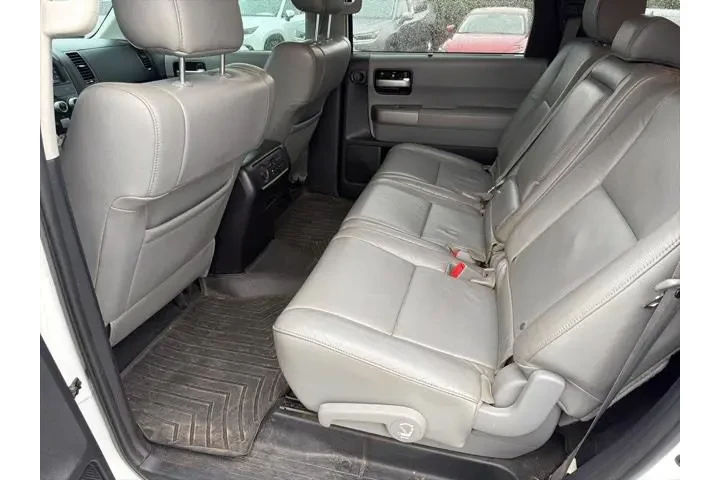 $21010 : Toyota Sequoia 2015 4x4 Limi image 9