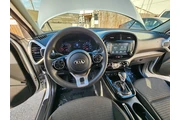 $10900 : Kia soul S 40 millas por galón thumbnail