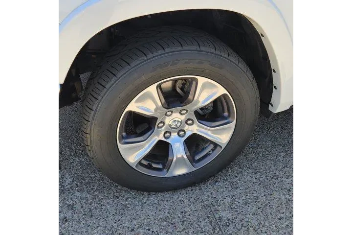 $30488 : Ram 1500 2021 4x4 Laramie 4d image 9