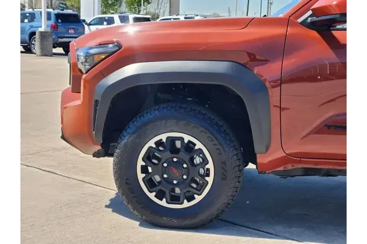 $39746 : Toyota Tacoma 2025 4x4 SR5 4 image 8