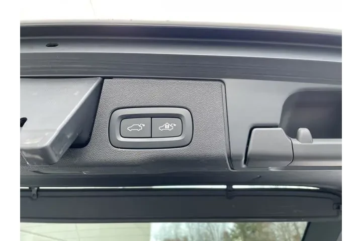 $21990 : Volvo XC60 2021 AWD T6 Momen image 10