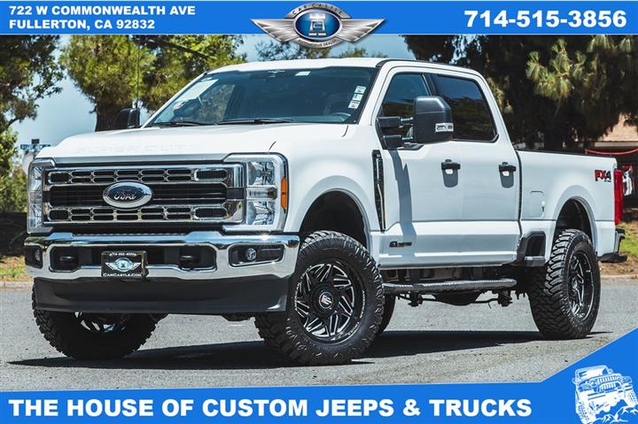 2023 Super Duty F-250 SRW XLT image 1