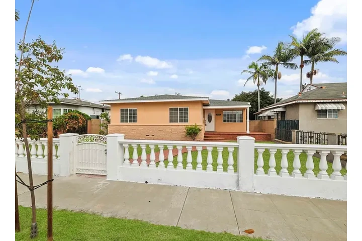 $2250 : 405 freeway. California open image 4