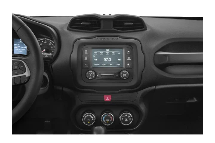 2018 Renegade Latitude image 8