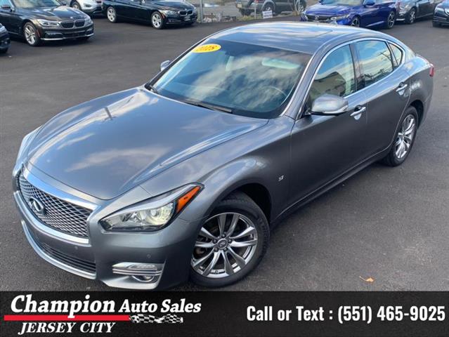 Used 2018 Q70 3.7 LUXE AWD fo image 2