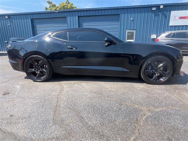 $33488 : 2019 Camaro SS, EXTRA CLEAN, image 6