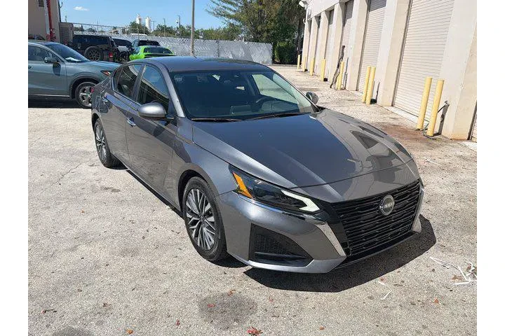 $14423 : Nissan Altima 2023 2.5 SV 4d image 1