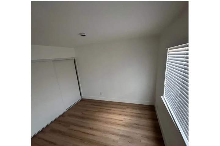 $900 : Alquilo cuarto image 2