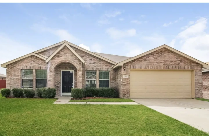 $1450 : 3 Bedroom Home in Dallas TX image 1