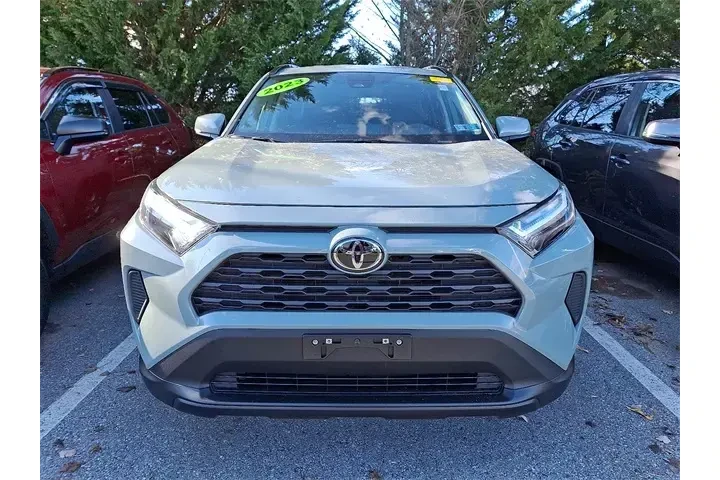 $27595 : Toyota RAV4 2023 XLE 4dr SUV image 2