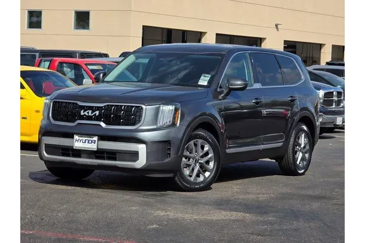 $31516 : Kia Telluride 2024 LX 4dr SU image 2