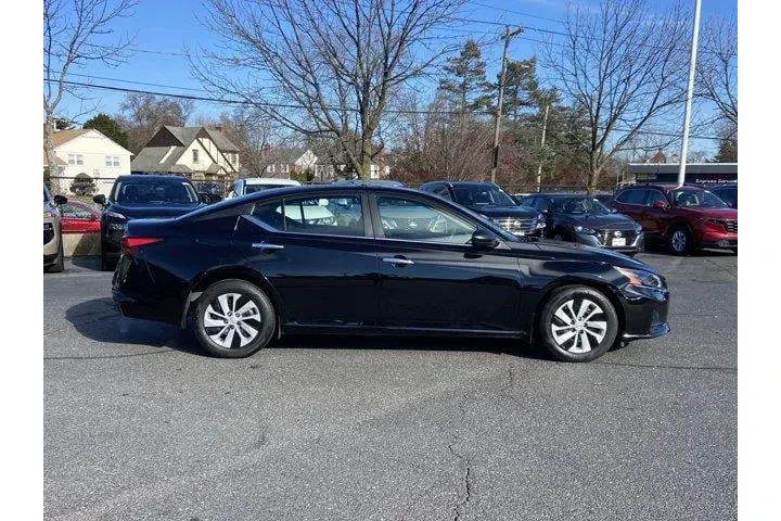 $19550 : Nissan Altima 2025 2.5 S 4dr image 3