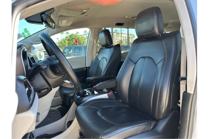 $16777 : 2017 Pacifica Touring-L image 9