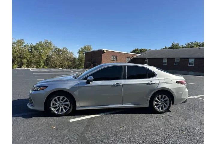 $17999 : 2021 Camry LE image 5