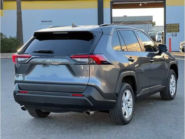 2019 Toyota RAV4 XLE Sport image 6