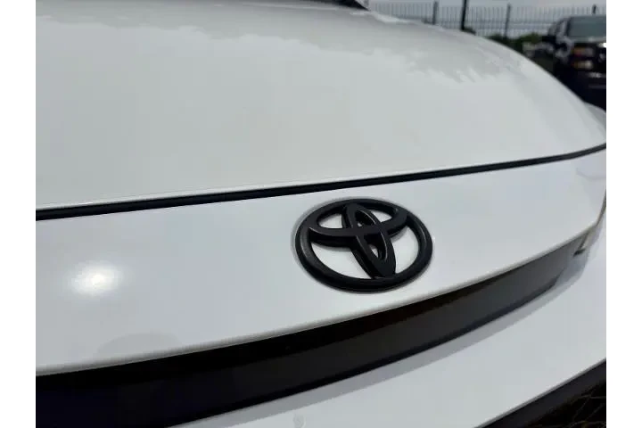 $26270 : Toyota Corolla 2025 SE 4dr S image 1