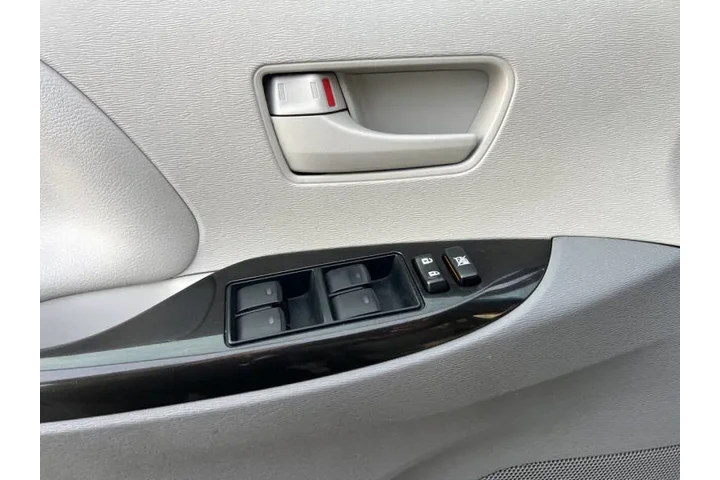 $9900 : 2012 Sienna LE 8-Passenger image 10