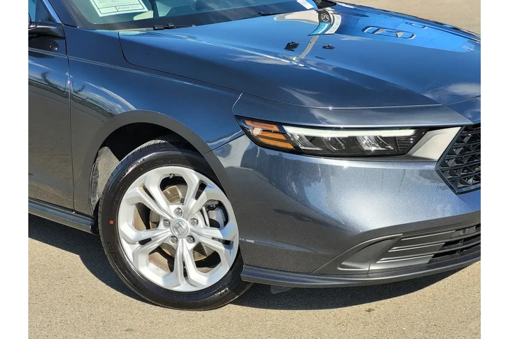 $25888 : Honda Accord 2025 LX 4dr Sed image 3