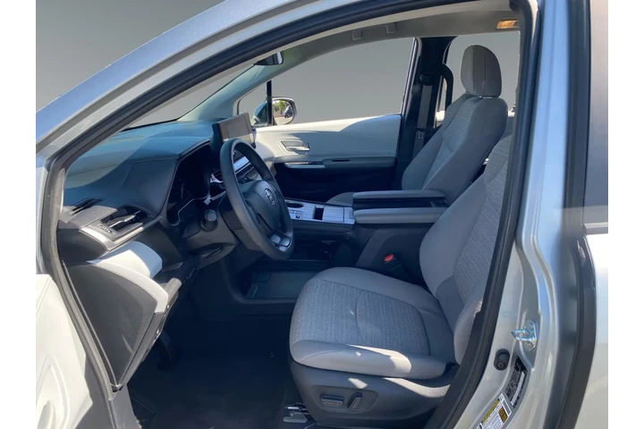 $39750 : Toyota Sienna 2025 LE 8-Pass image 9