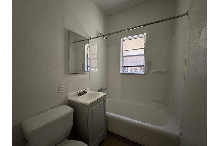 $1400 : Los Angeles Korea Town Studio image 6