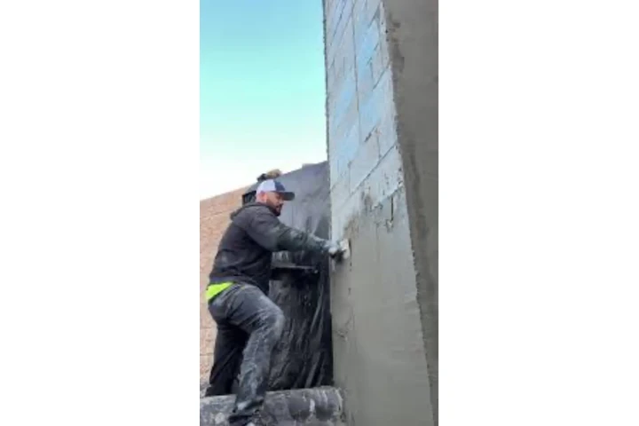 House-window cleaning service image 3