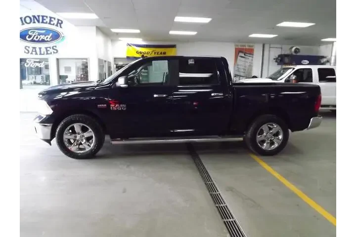 $21585 : Ram 1500 2018 4x4 SLT 4dr Cr image 2