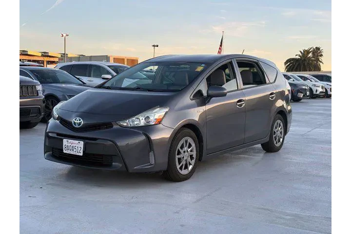 $15080 : Toyota Prius v 2017 Four 4dr image 1