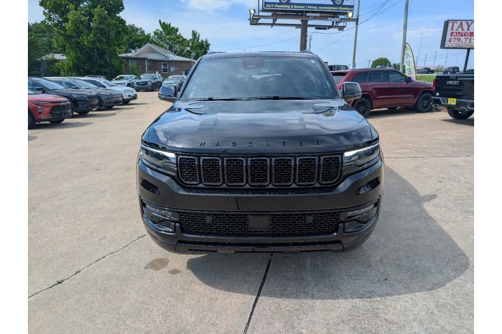 2023 Wagoneer image 2