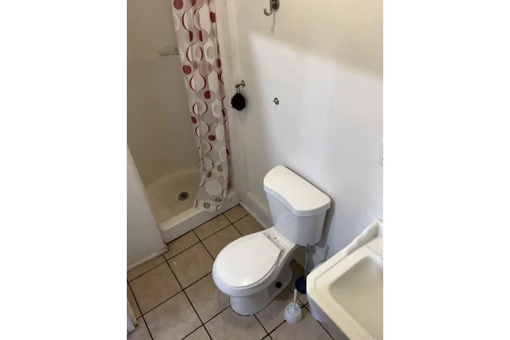 $800 : Recámara Disponible image 3