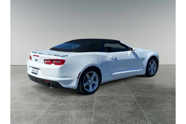 $37657 : Chevrolet Camaro 2024 LT 2dr image 5